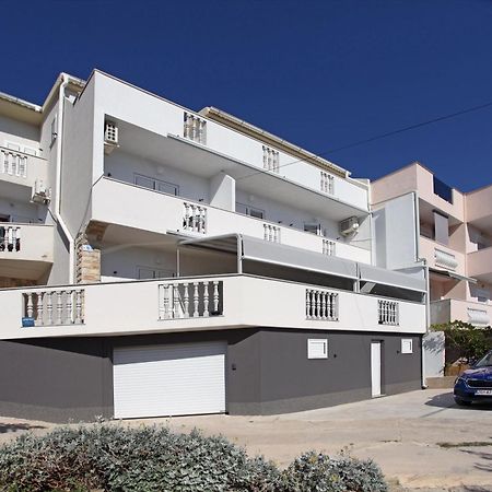 Apartments Madona Pag Town Bagian luar foto