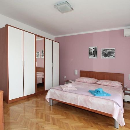 Apartments Madona Pag Town Bagian luar foto