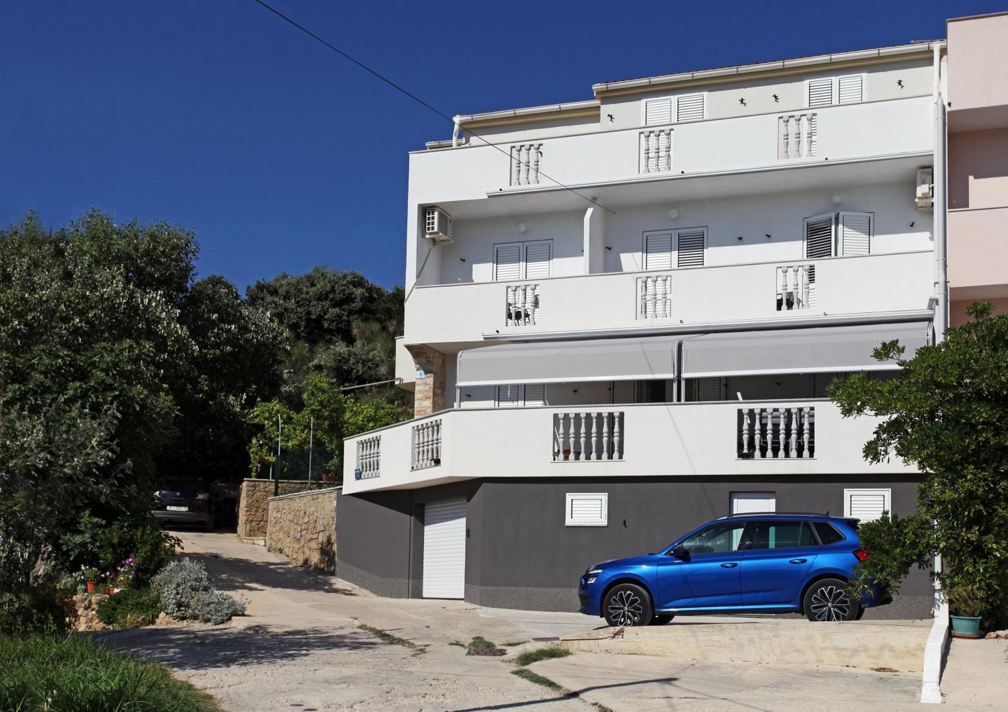 Apartments Madona Pag Town Bagian luar foto