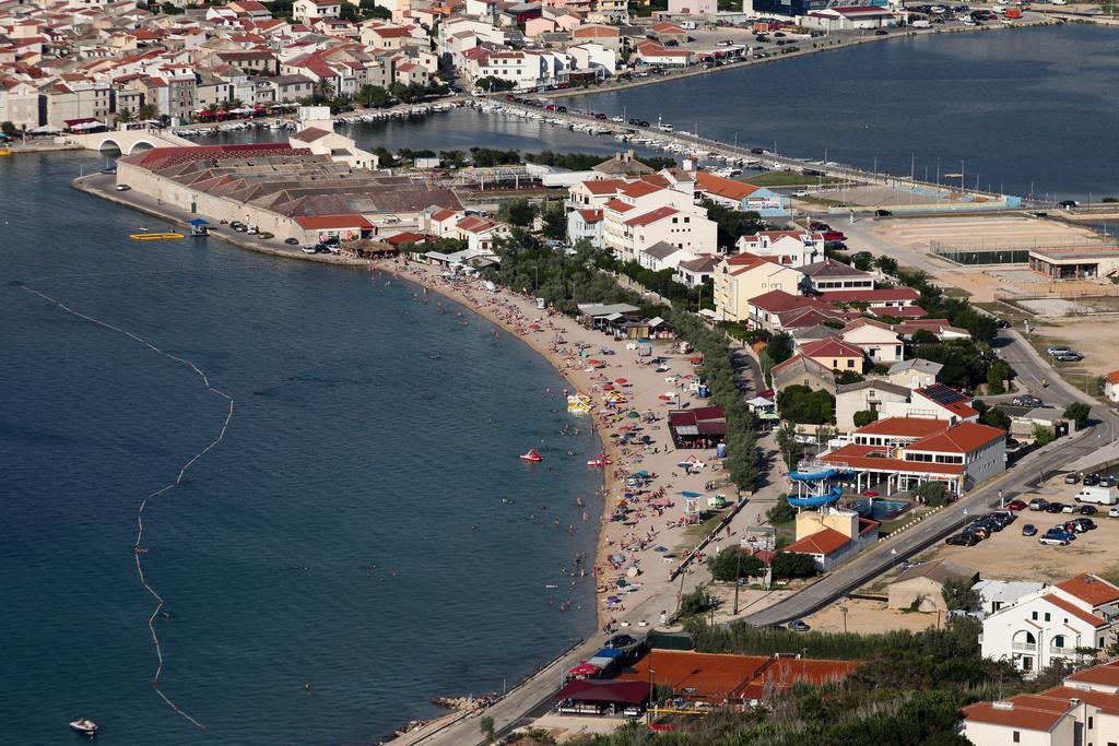 Apartments Madona Pag Town Bagian luar foto