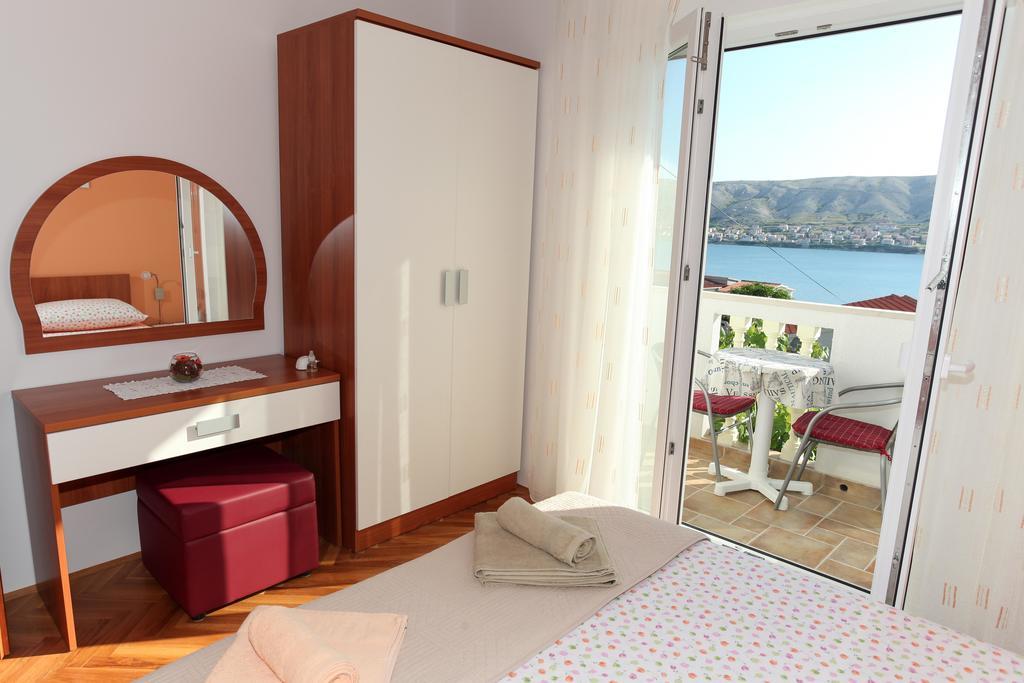 Apartments Madona Pag Town Bagian luar foto
