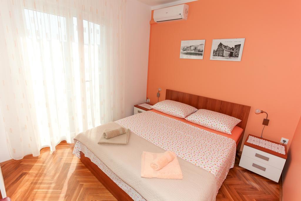 Apartments Madona Pag Town Bagian luar foto