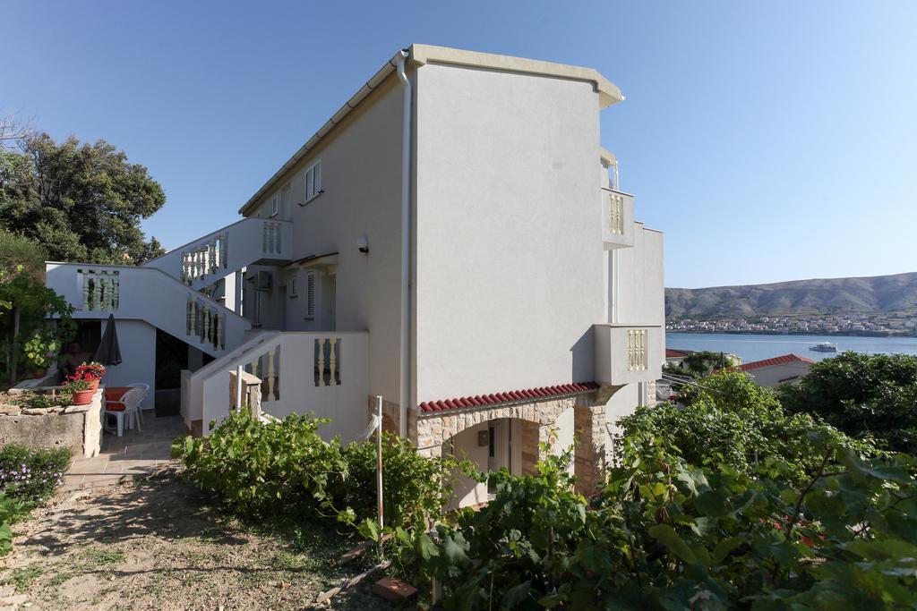 Apartments Madona Pag Town Bagian luar foto