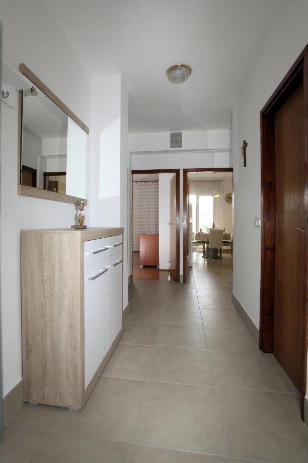 Apartments Madona Pag Town Bagian luar foto