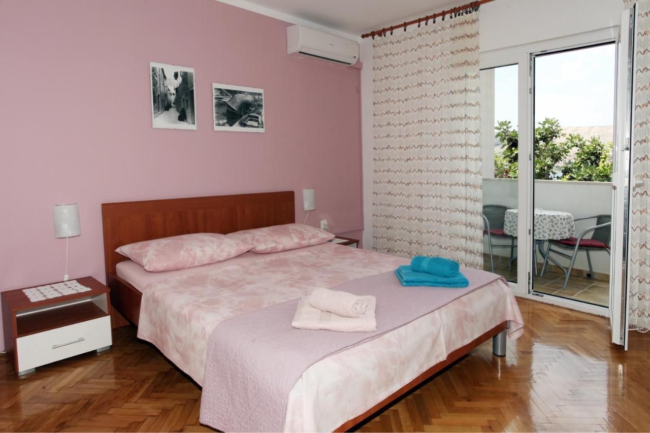 Apartments Madona Pag Town Bagian luar foto