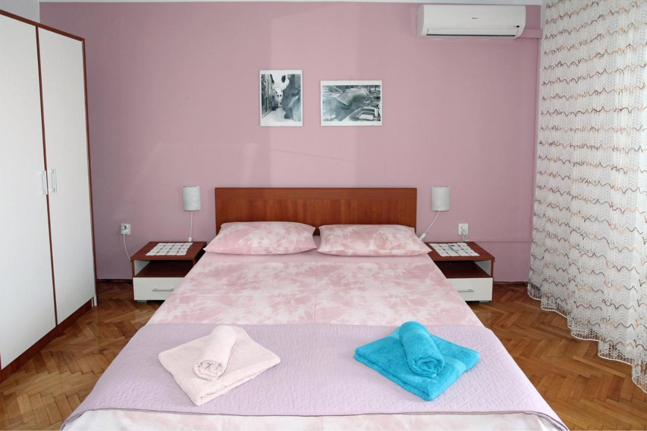 Apartments Madona Pag Town Bagian luar foto